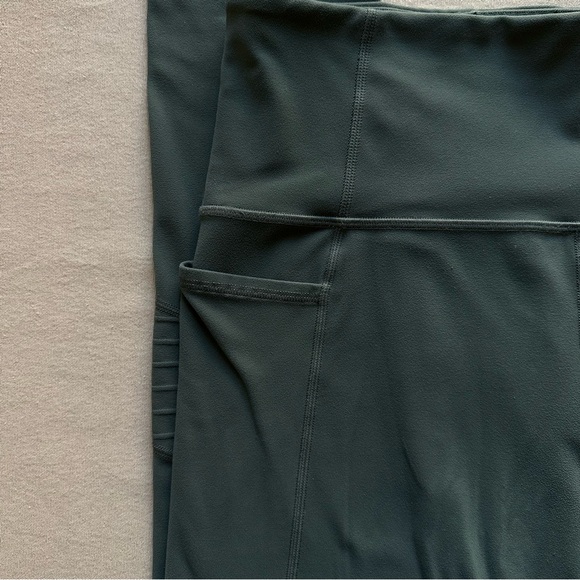 Athleta Inclination Moto Tight Green 27” Leggings with Pockets - Picture 6 of 8